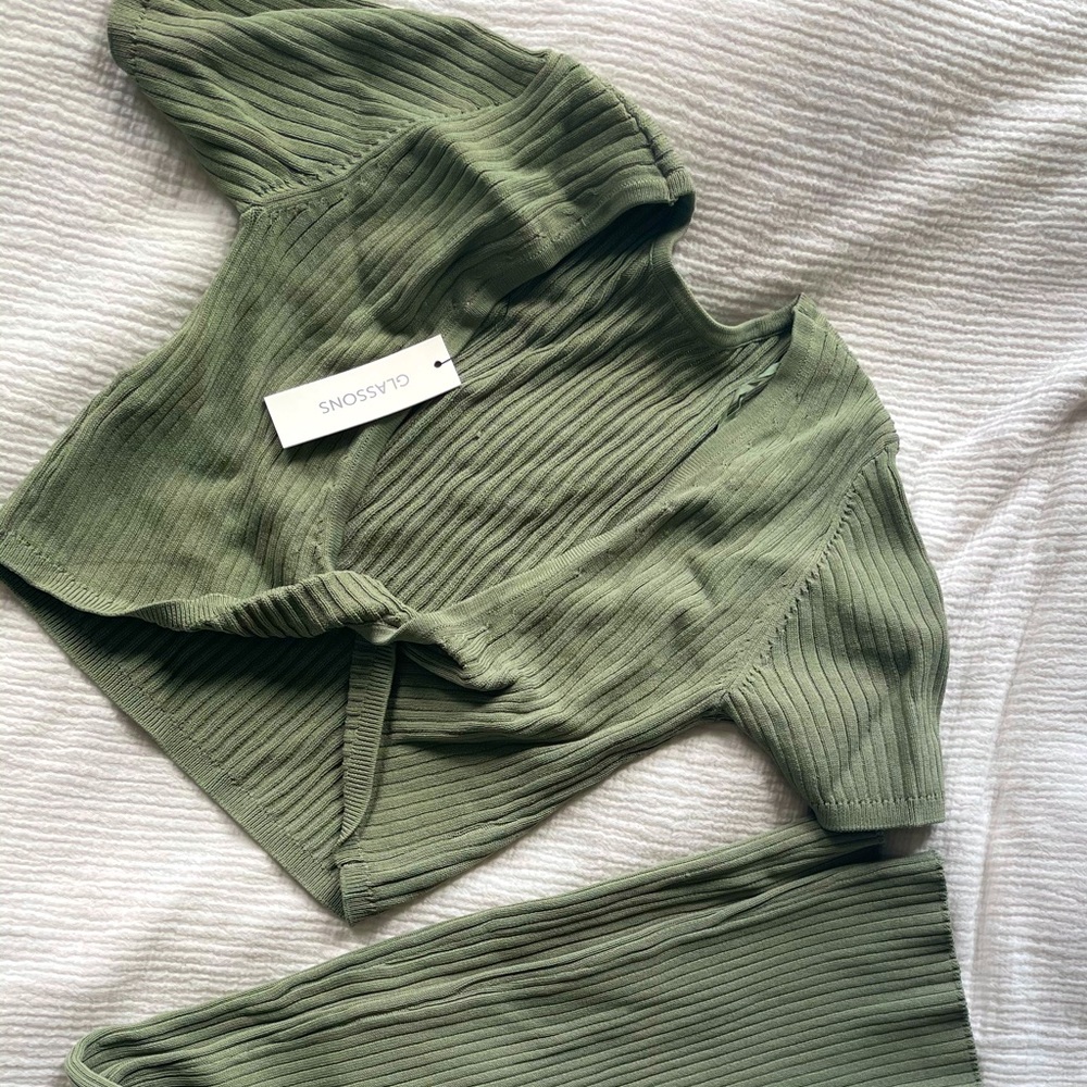 Glassons Reversible Twist Front Ribbed Top